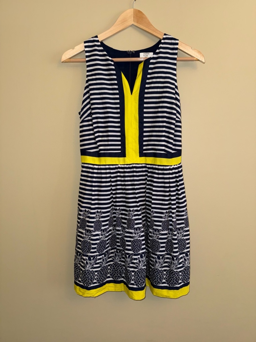 Sleeveless Linen Cotton Vneck Dress 4P Blue White Yellow Pineapple Nautical Chic